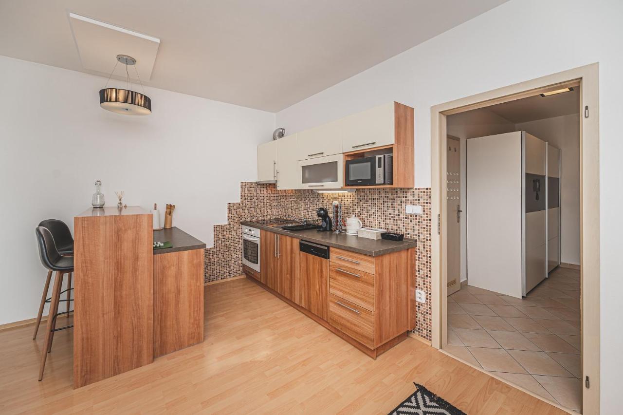 °°°Carolina'S Modern Apartment °°° Hradec Kralove Ngoại thất bức ảnh