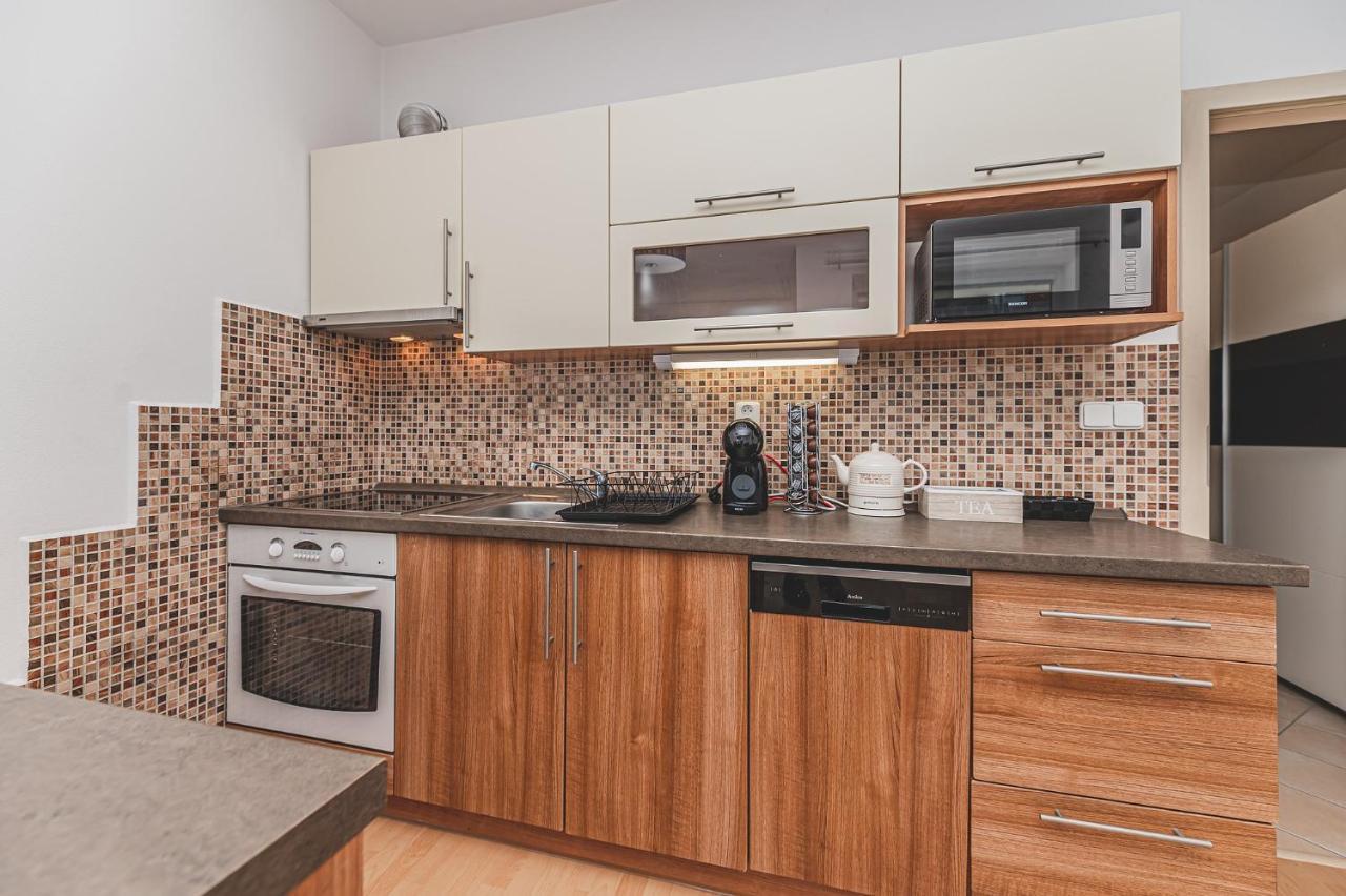 °°°Carolina'S Modern Apartment °°° Hradec Kralove Ngoại thất bức ảnh